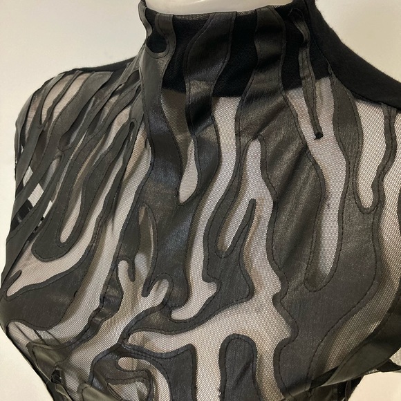 GRACIA Faux Black Leather Leopard Sheer Pattern Cap Sleeve Mock Neck Top Small - Picture 11 of 12